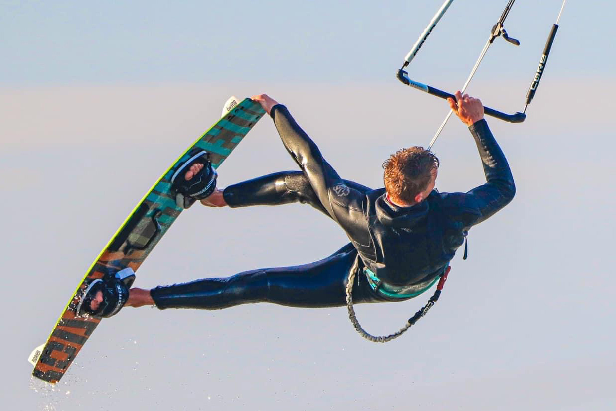 Is kitesurfing dangerous? Read our view and the facts about injury. Photo: Iris Everts