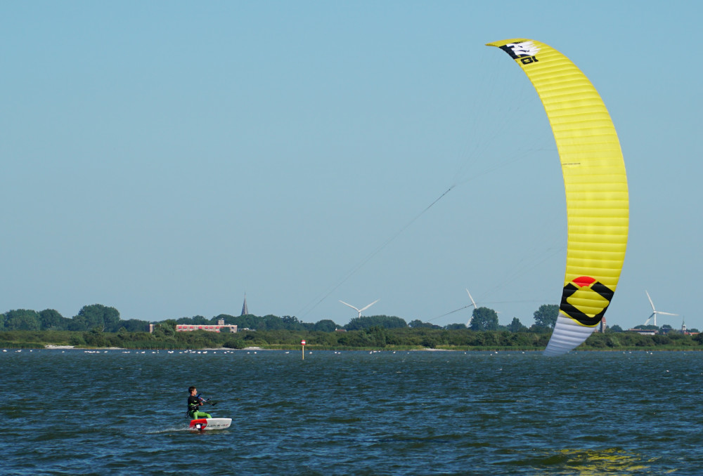 Kitefoilen met een hydrofoil kitefoil en kite foil board