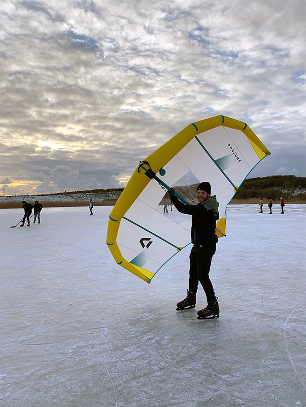 Surf sur glace avec une aile Duotone