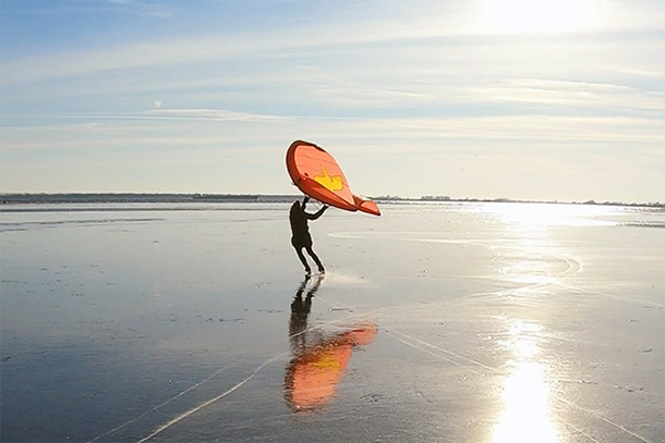 Surf sur glace avec aile aux Pays-Bas