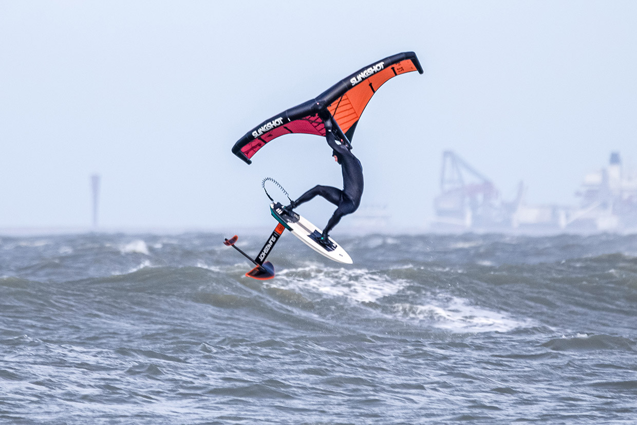 Wingsurfen und Flügelfolien. Viel Spaß und tolles Fitness-Training.