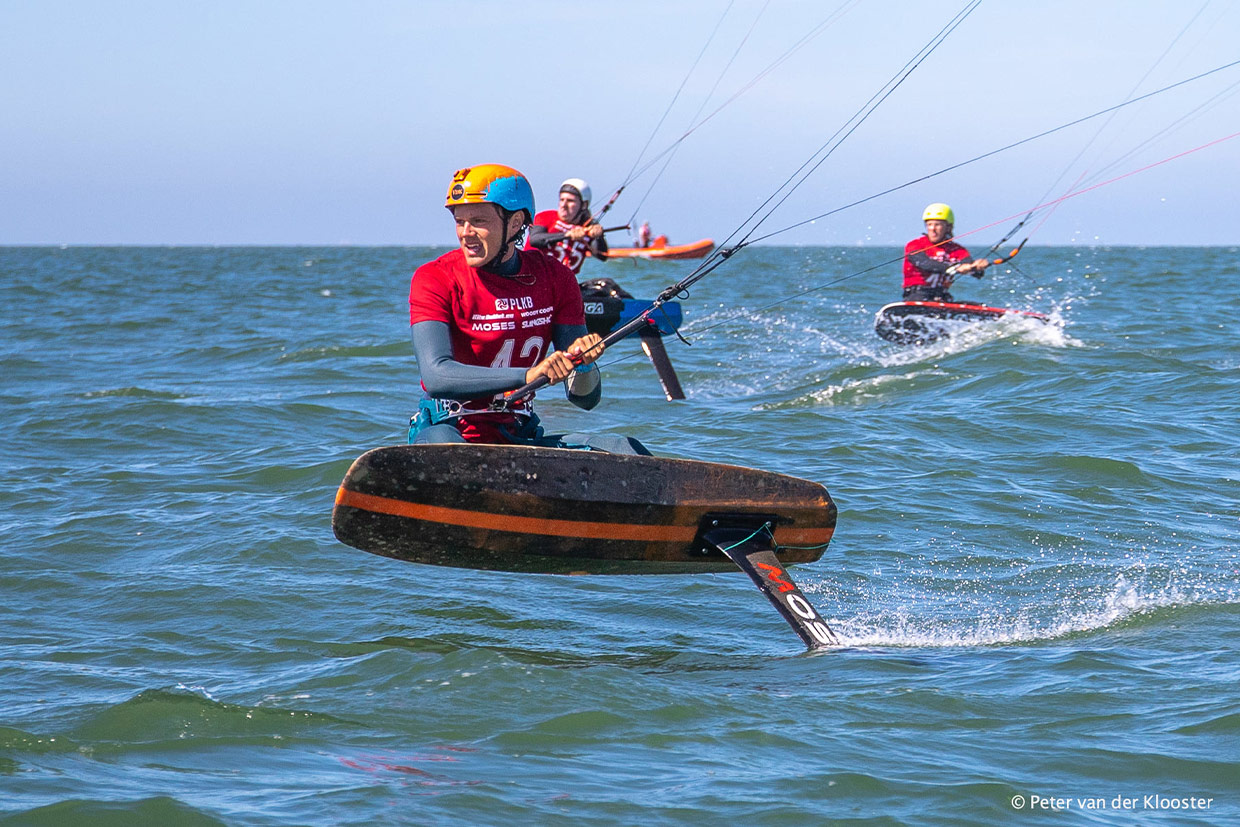 'Formeldrachen'-Rennen. Foto: Peter van der Kloostert beim Dutch Kitefoil Cup Holland 2020.