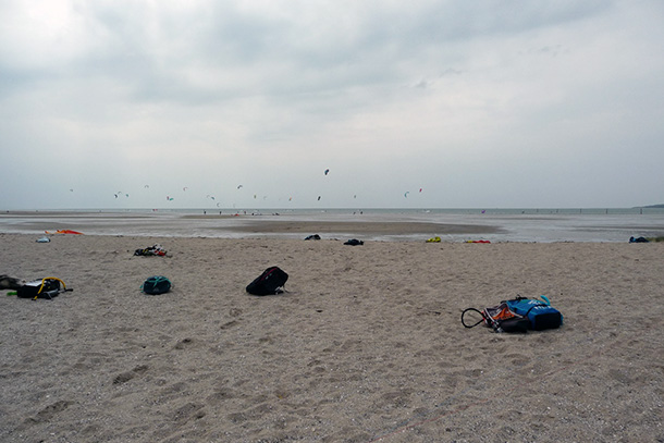 Kitesurfen Oostvoorne - bij eb een stukje lopen