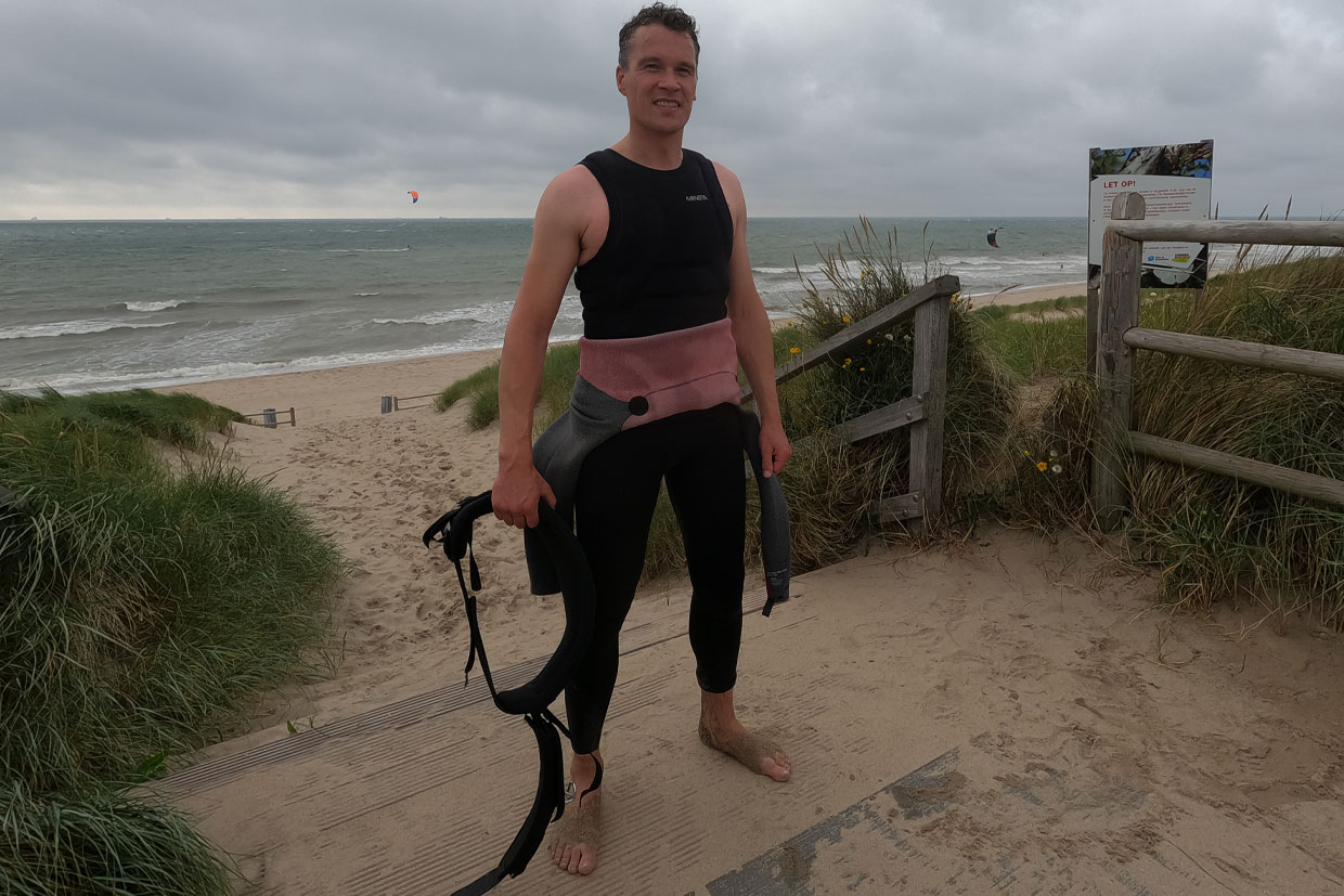 Kitesurfing with impact vest under your wetsuit. Decision aid with 6 tips