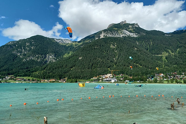 Wind picks up for kite surfers