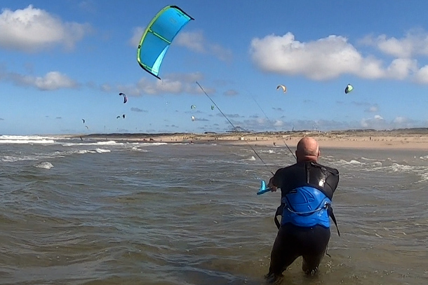 Escuelas de kitesurf que imparten clases de kitesurf en Holanda y Bélgica.