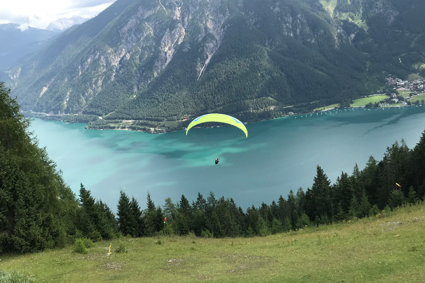 Paragleiten über dem Achensee bei Pertisau