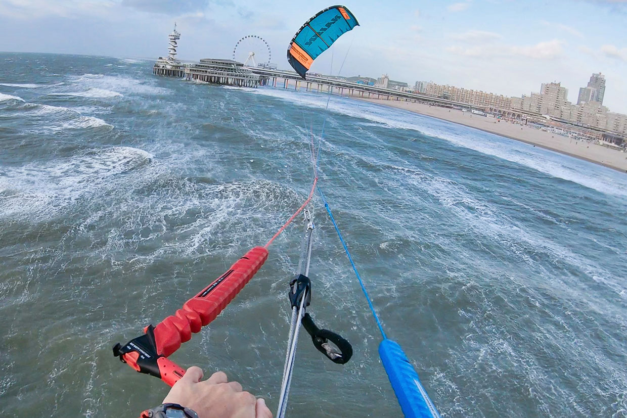 Stig Hoefnagel in actie voor Scheveningen met een megaloop