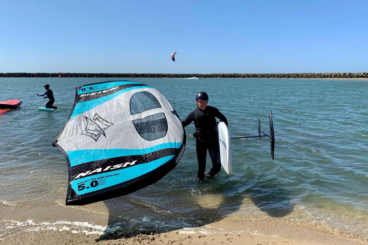 Apprenez à faire du wing surf