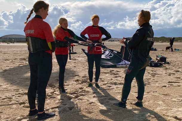 Overview kite surfing schools. You take kitesurfing lessons at a kitesurfing school. Photo: Caroline den Otter