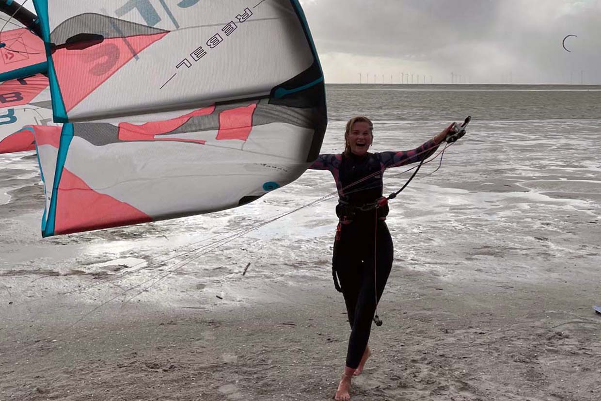 kitesurfing women - view tips and details